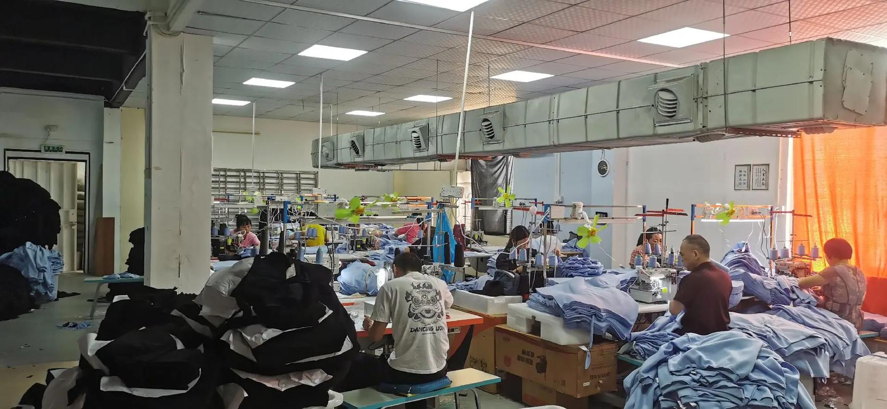 帶你走進服裝廠 車間實拍，揭秘服裝服飾零售的源頭