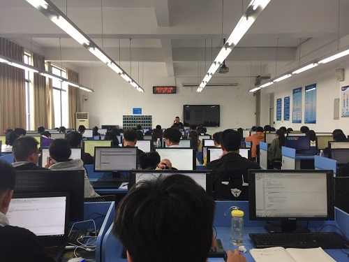 夯實專業(yè)基礎，賦能技術(shù)開發(fā)——計算機科學學院成功開展2018級計算機科學與技術(shù)專業(yè)校內(nèi)實訓